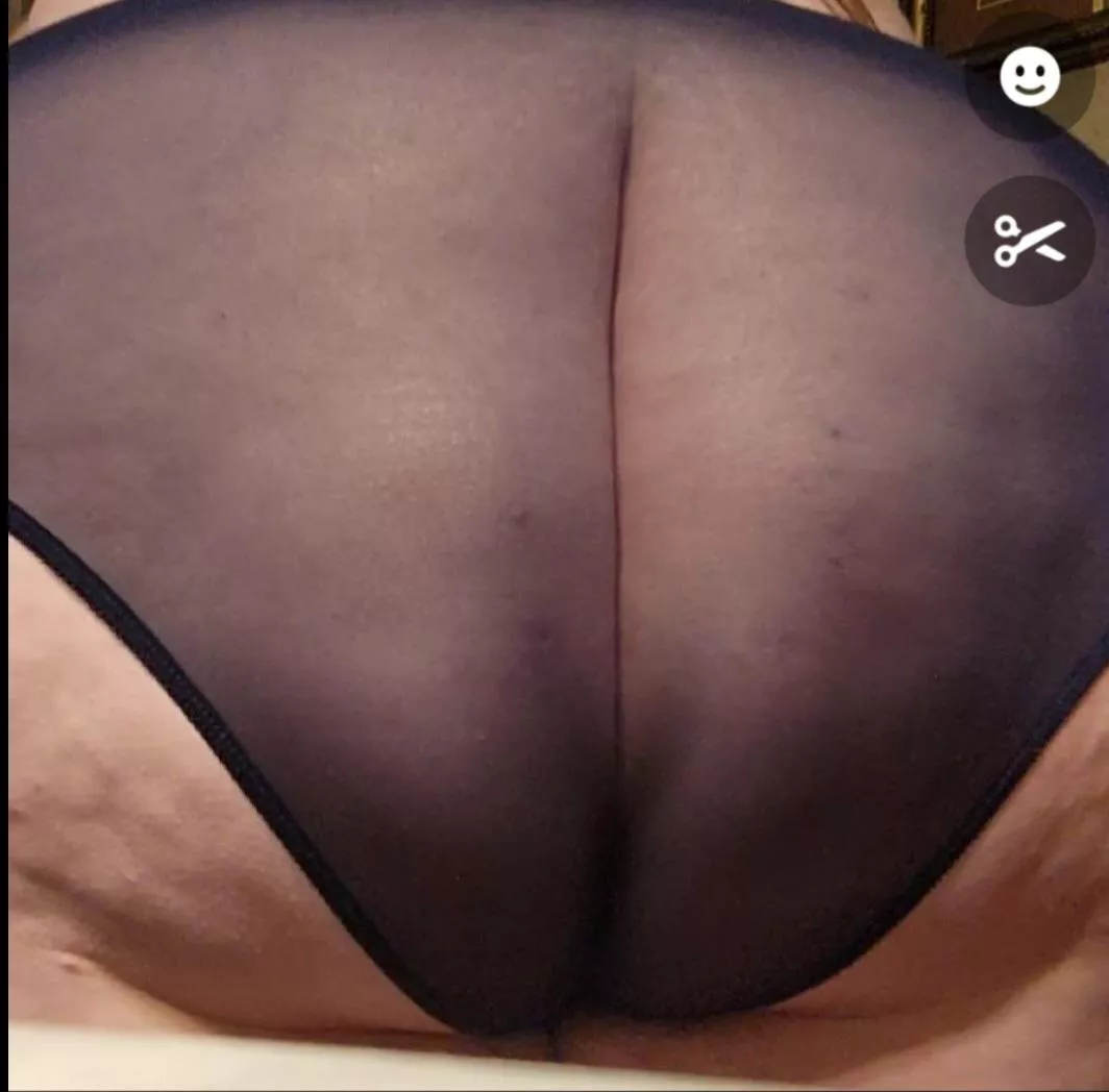 Happy new years from this big pregnant milf 😘