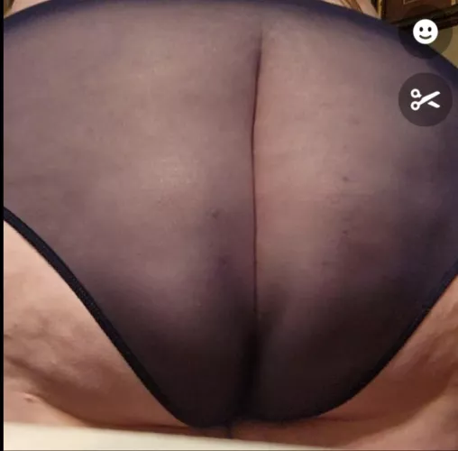 Happy new years hope your year ends with a bang 😘