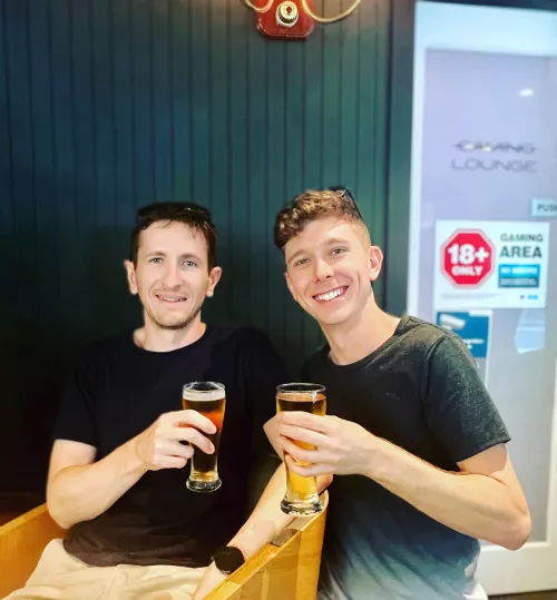 He drove 2768km to the other side of the country with me just so I could live close to my family. Definitely a keeper 🥰