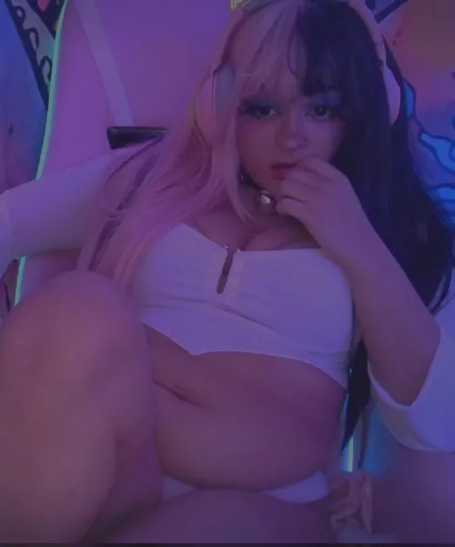 Hungry for some dick 😘