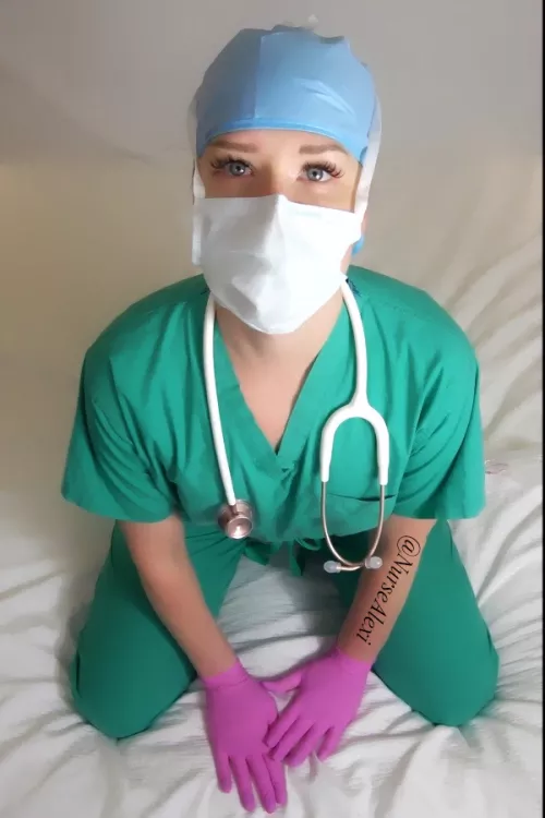 I examine from all angles 🩺🧤👅💋