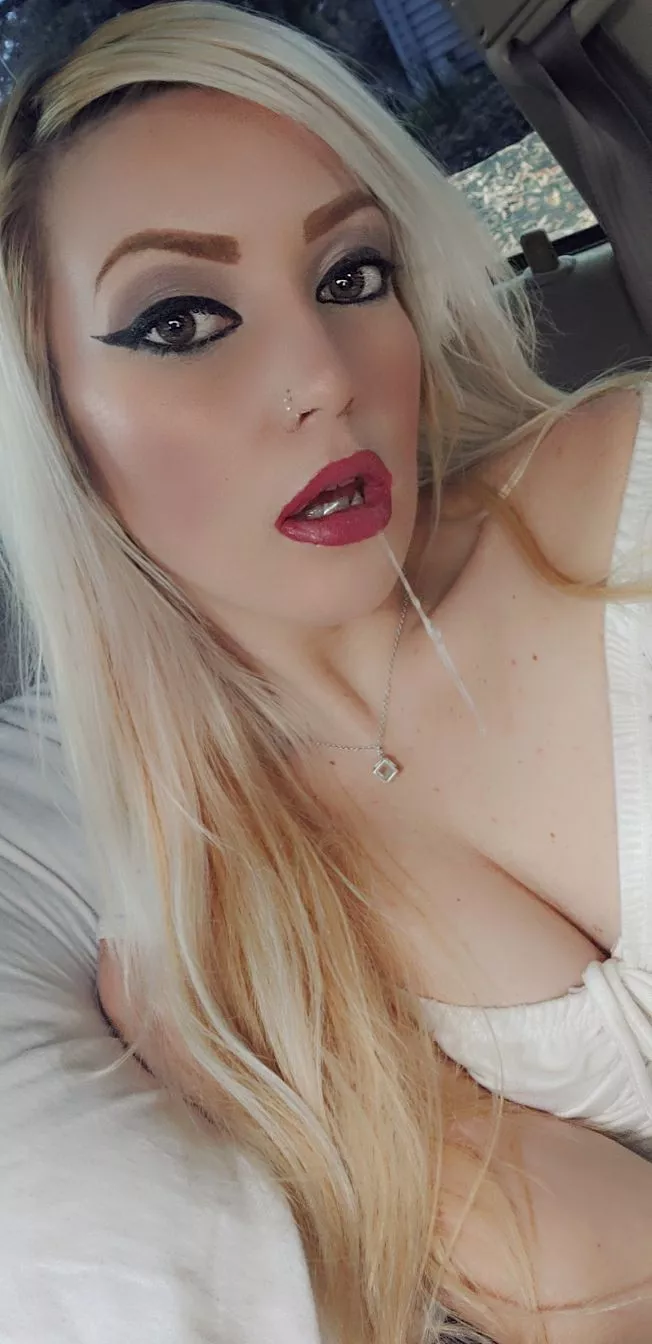 I swear when I think of being the naughty little slut I am and how bad I need to get fucked daily I can't help but drool hehe 🤤😈