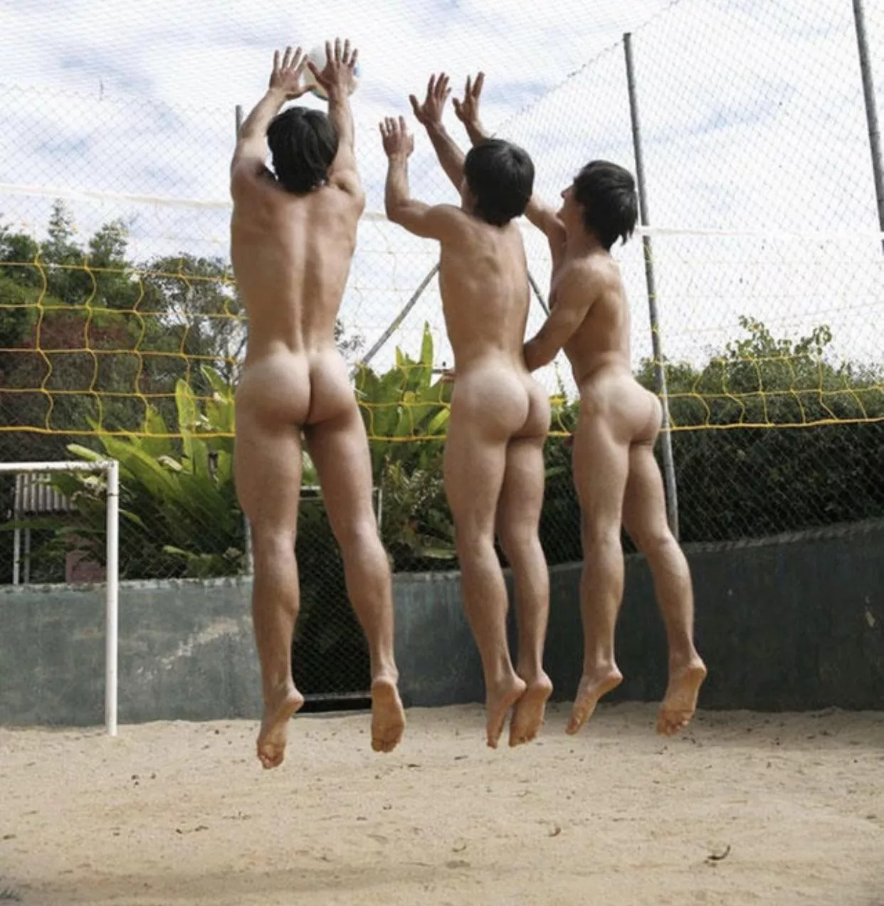 If I told you my sister took this pic and captioned it “Brother Butts” would you judge me. It was just so hot, so we got naked 🙈 #cfnm #exhibitionist #nudist • Sub to my youtube- https://www.YouTube.com/@clubfredi (10k goal)