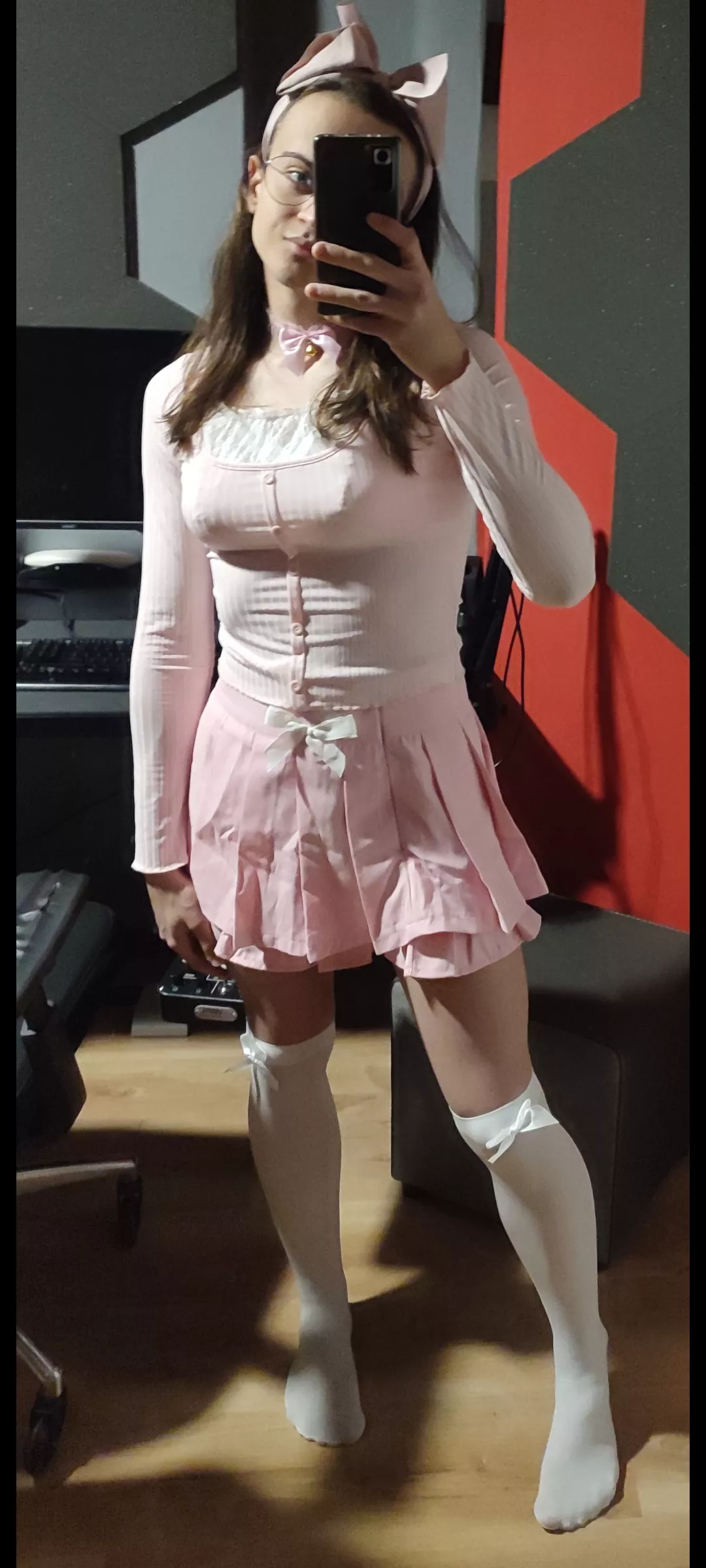 I'll go to a new year's party in pink 💜