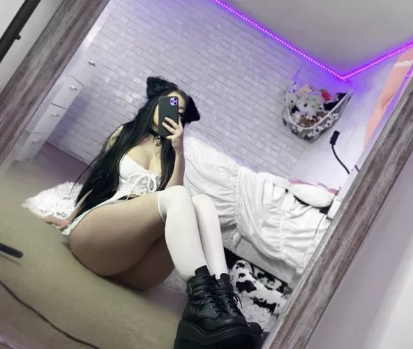 In love with my pale figure in this one!