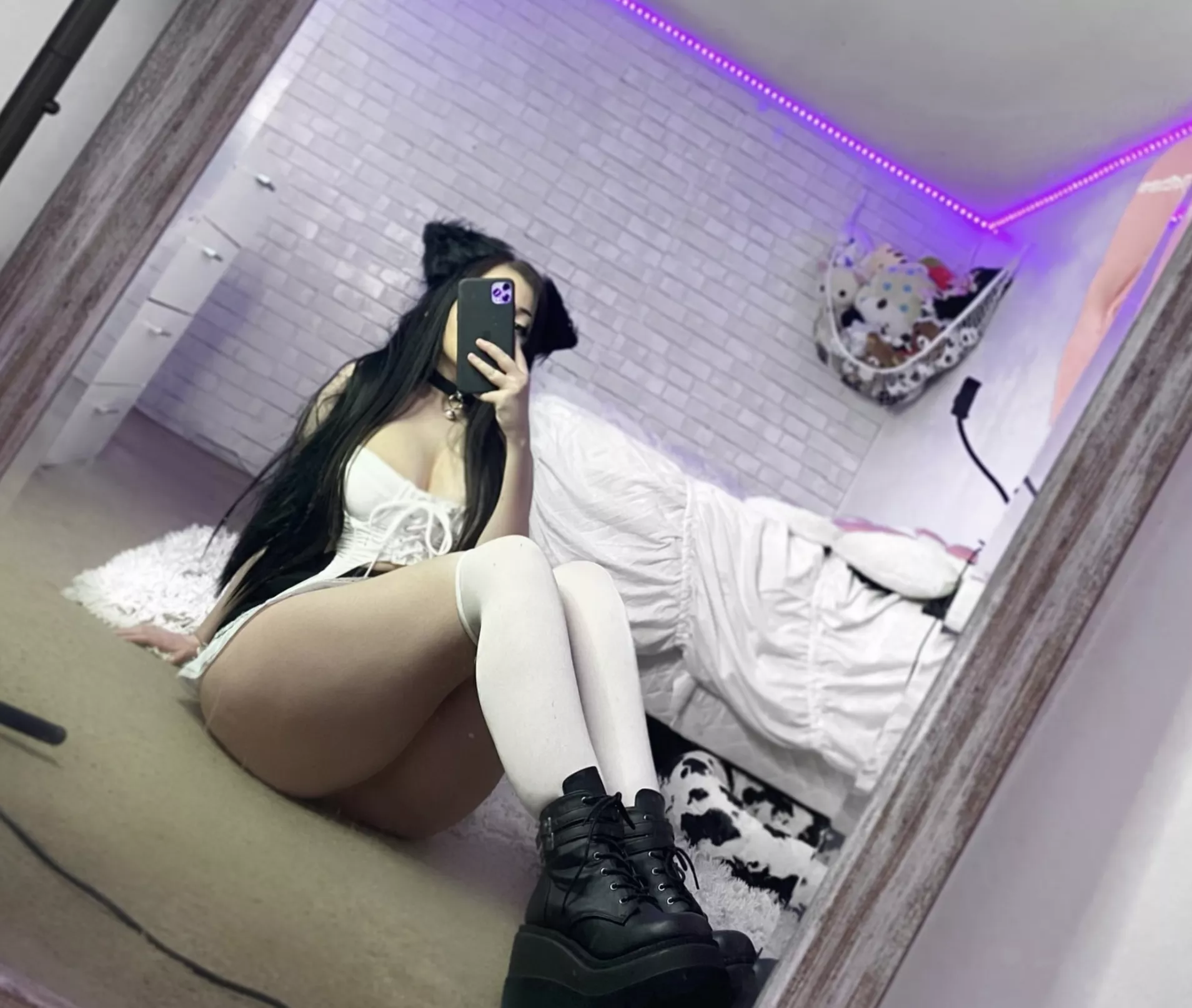 In love with my pale figure in this one!