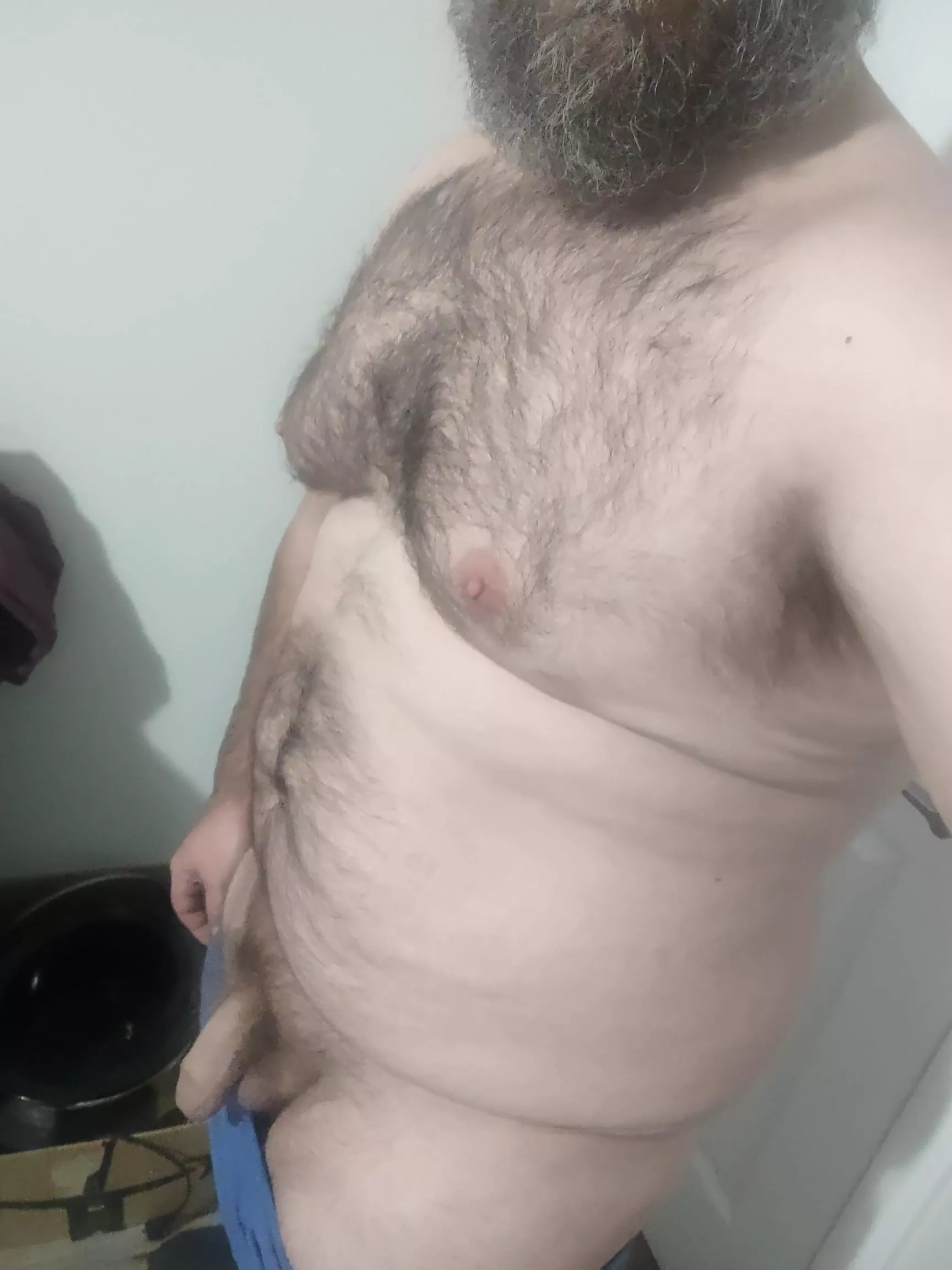 it's hard to find time to take nude pics with guests in the apartment! ;)