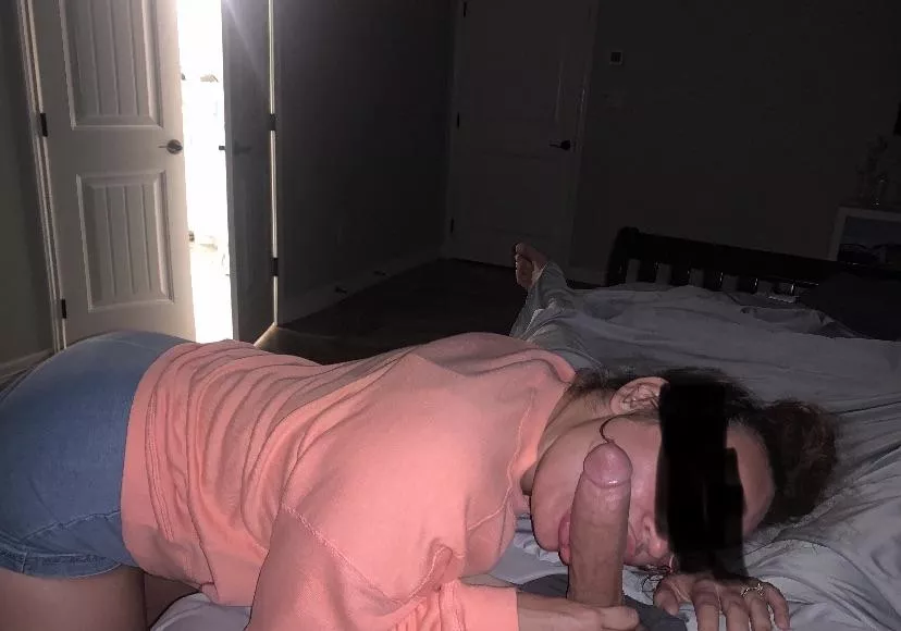 Just a MILF in her natural habitat 😘