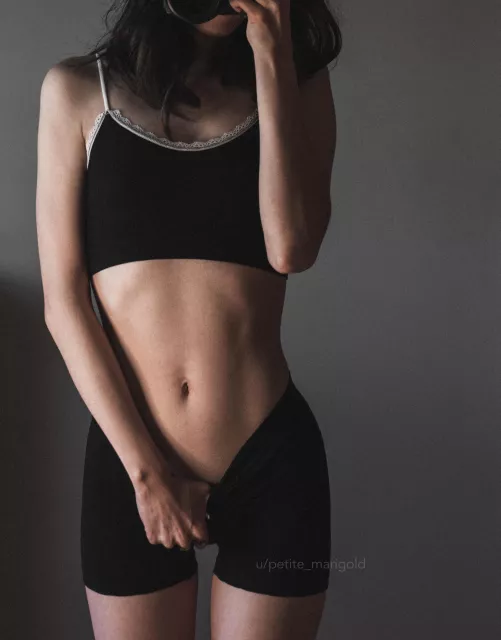 Just a tiny lil Asian girl with fab abs 😘 like what you see?