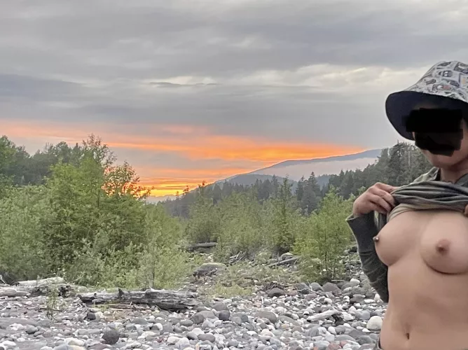 Just enjoying the view during the hike 💚😘