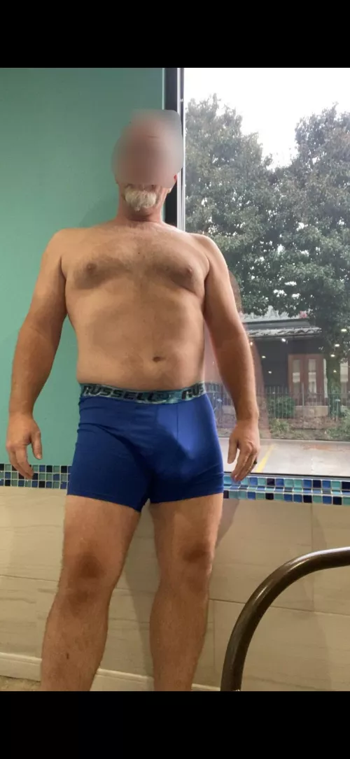 Made a splash at the pool 🤠🍺(51)