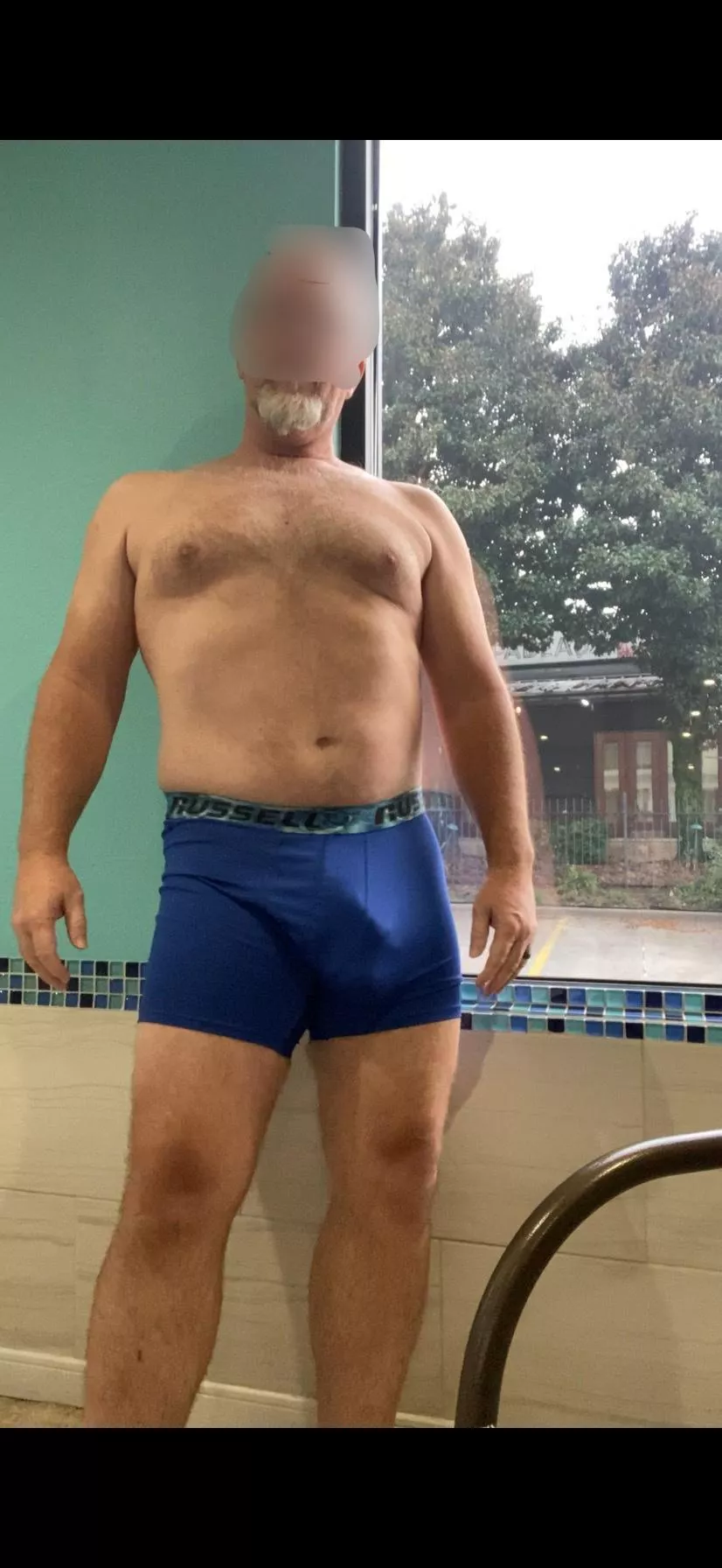 Made a splash at the pool 🤠🍺(51)