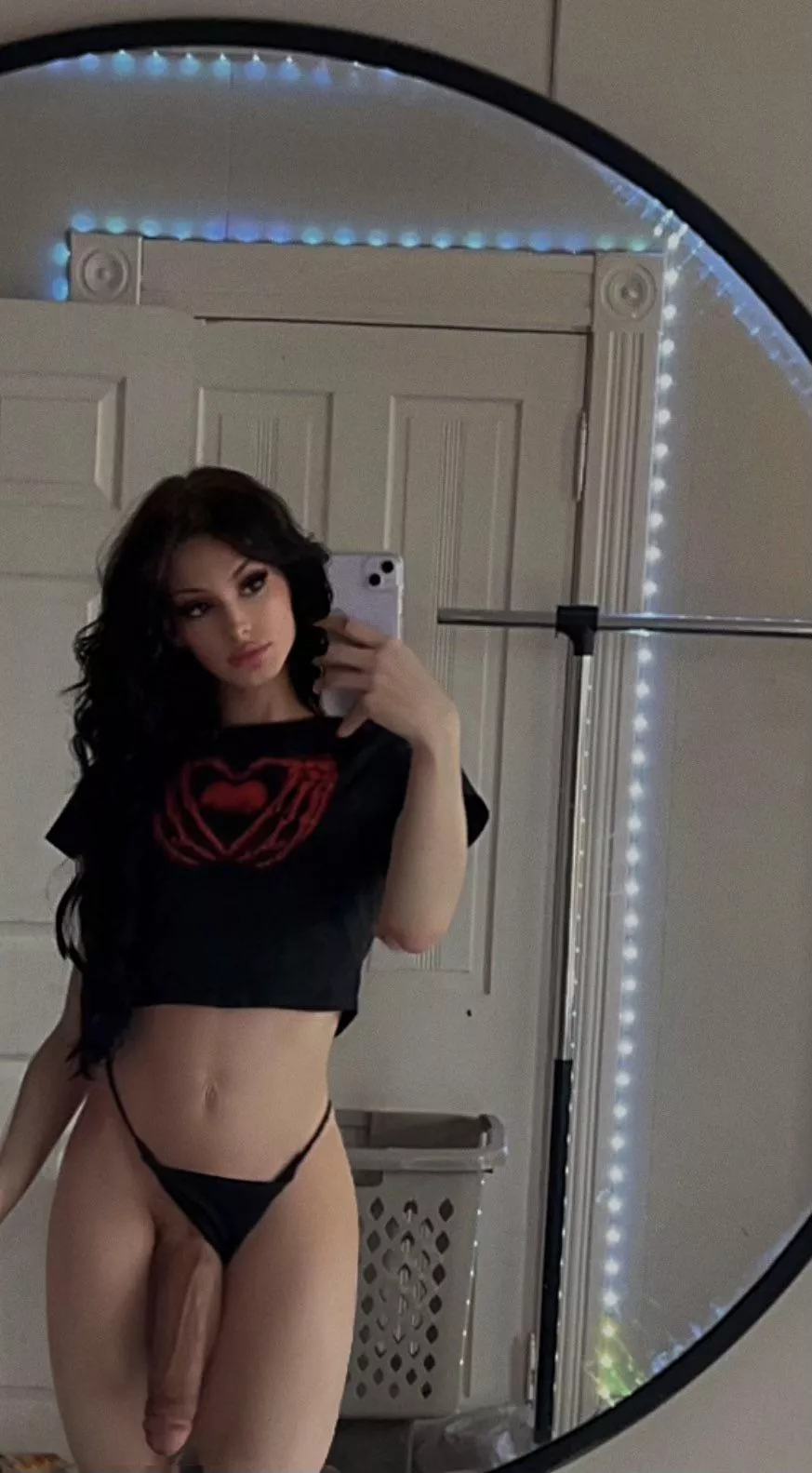 Mirror mirror, on the wall - who is the biggest of them all?