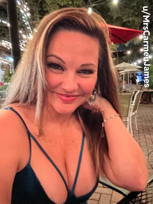 Night out for this mom 🥂💋 40F