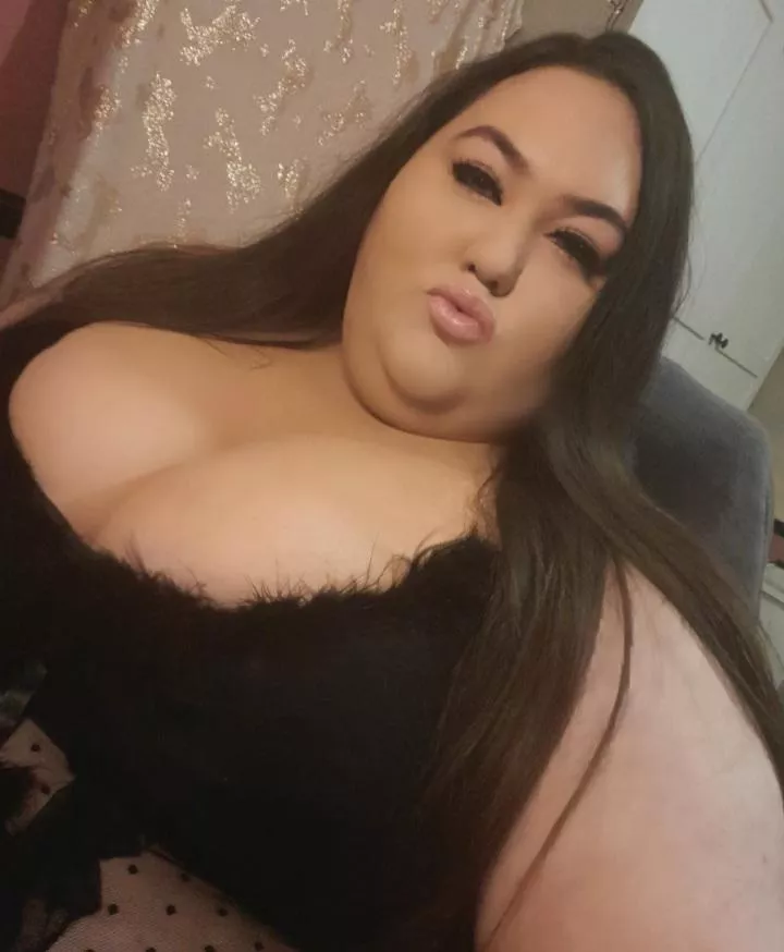 Put something between these tits 😈
