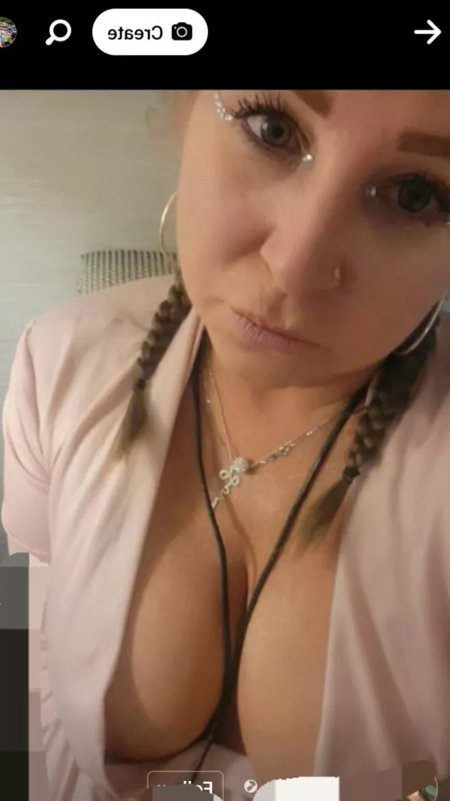 rate 1-10 any suggestions on how to look like more of. bimbo?
