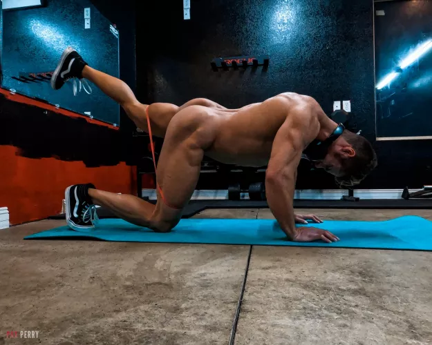 Real men work glutes