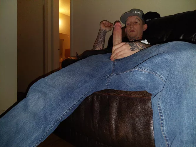 Sometimes you have to just stop what you were doing to play with your dick 🤷