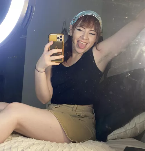 Summer means short skirts and lots of sweat 💦