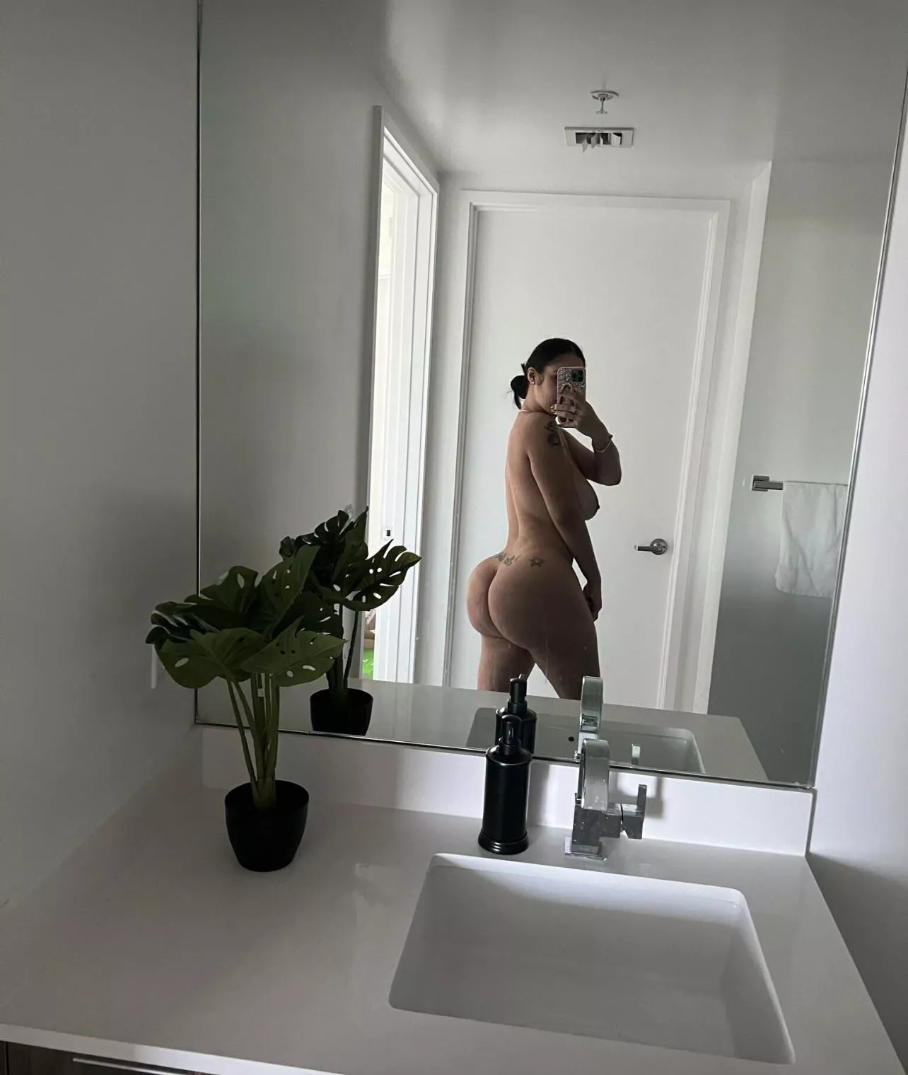 Them Ass Selfies Be Hittin