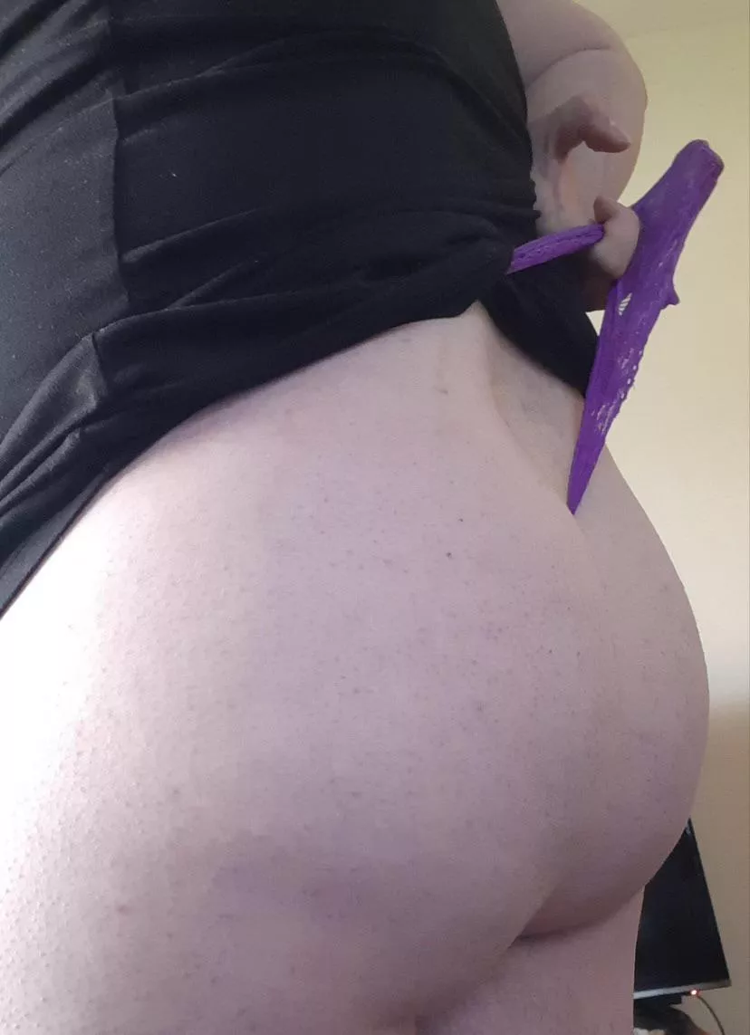 This lace thong burns my asshole so bad 🥵 I love it.. f25