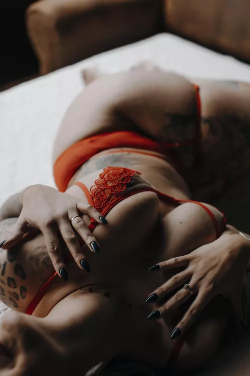 This red set to close this year with 1000 followers [f]