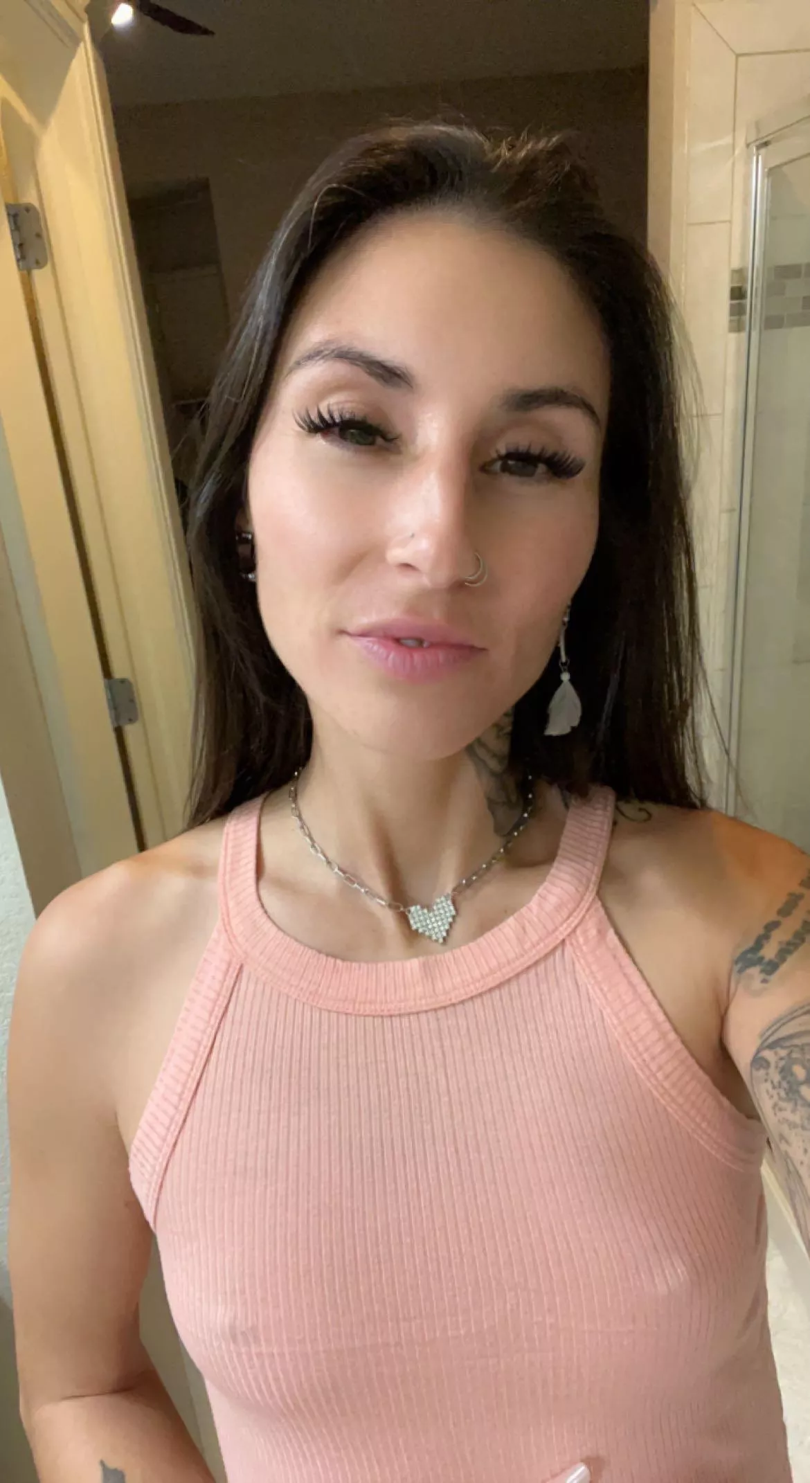 Tiny tiddies never need bras 😏