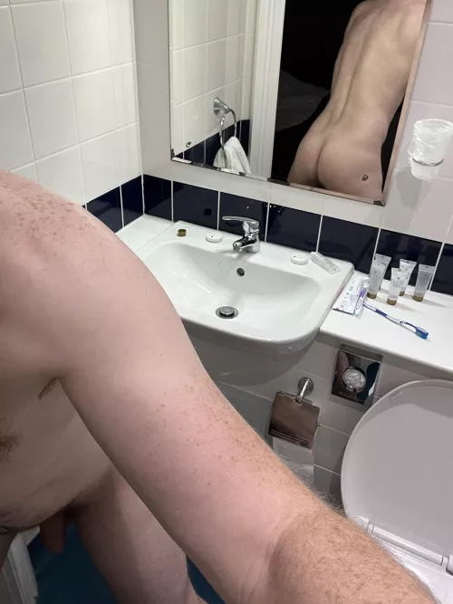 Toooootally straight, butt… 🤪