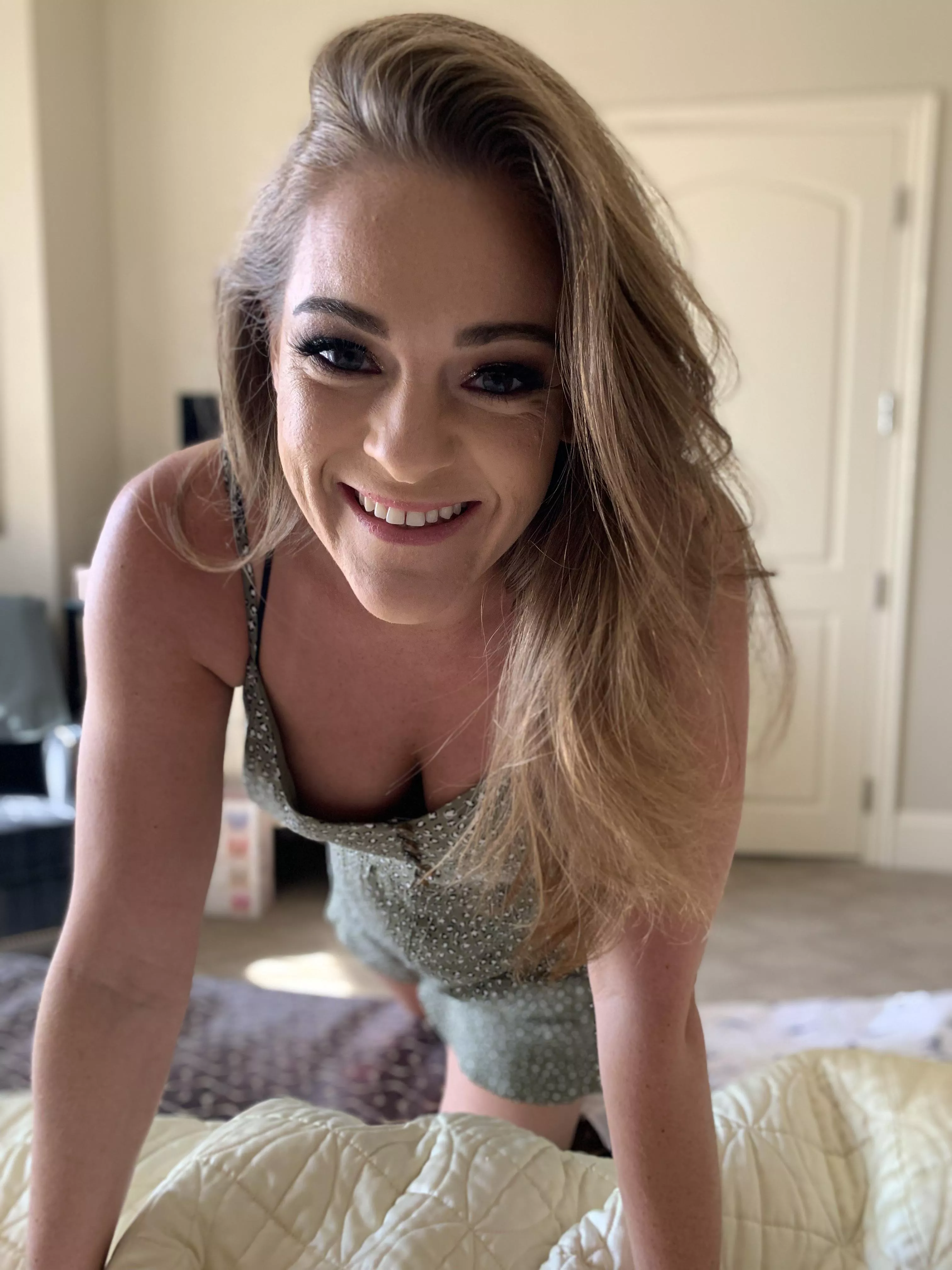 Waiting for my NYE kiss! 💋