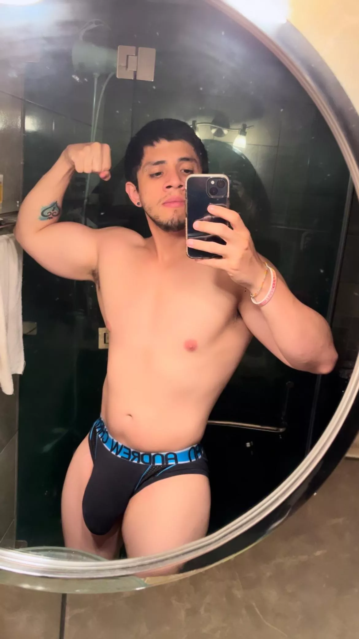 What do yo like more? My big biceps or my big bulge?