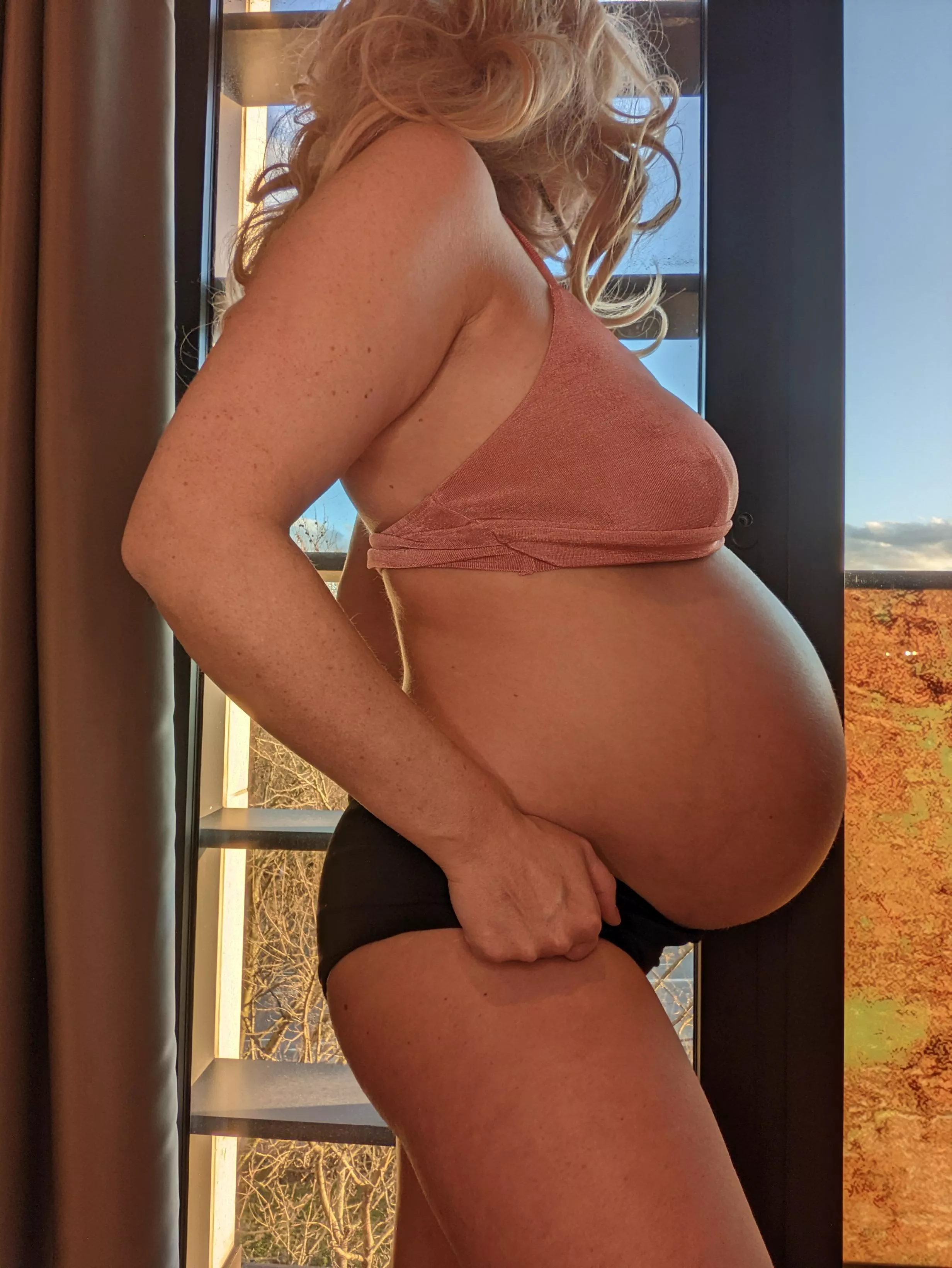 Who like my preggo curves?