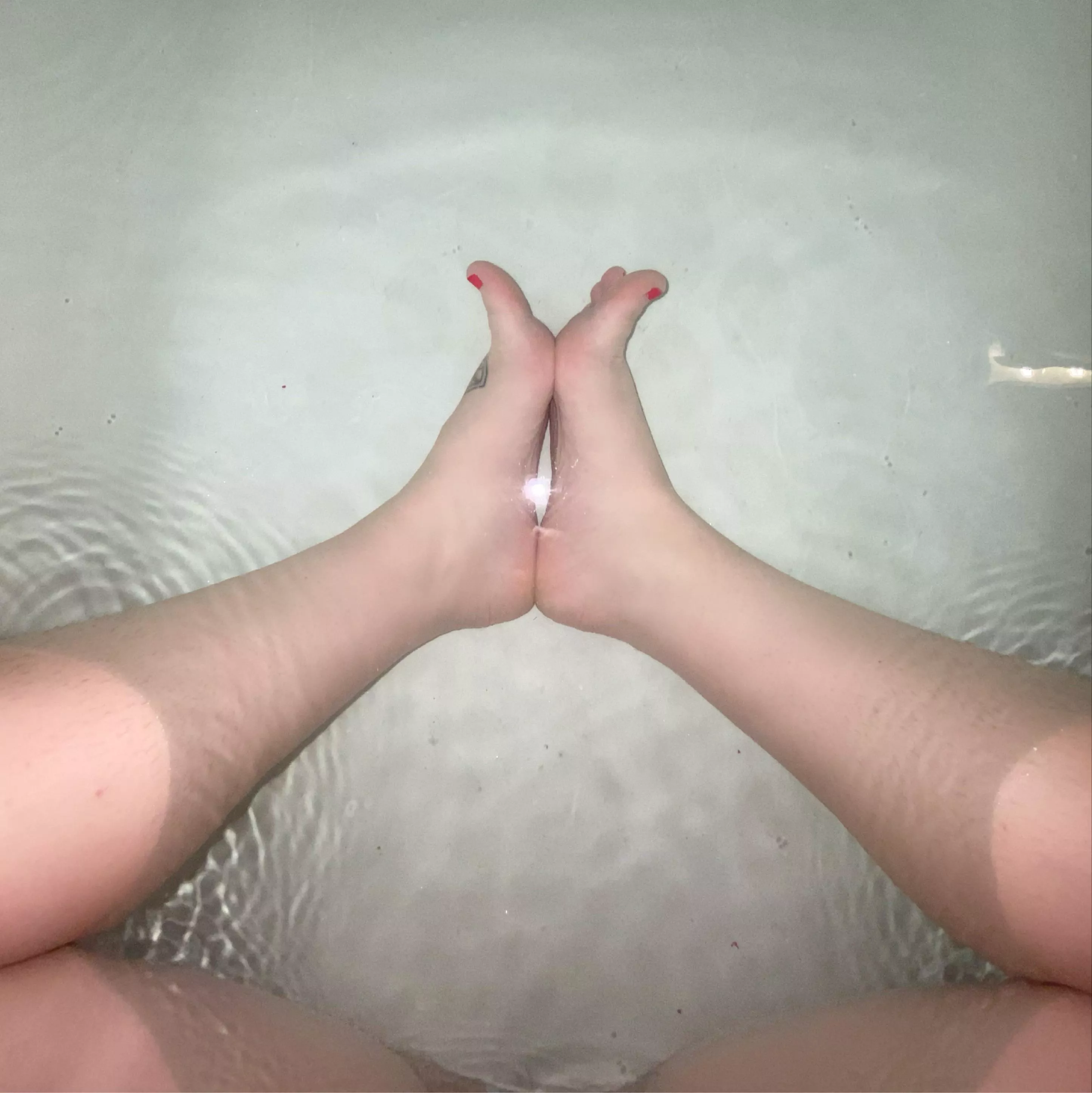 Wish somebody would love on my pretty clean feet