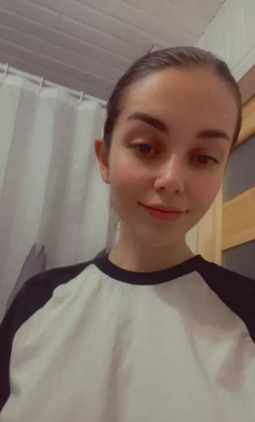 Would you like to receive some nudes from me? 💕