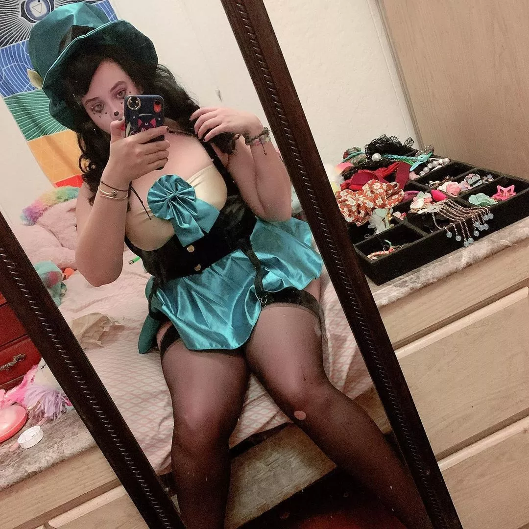 You like my sexy thick thighs?