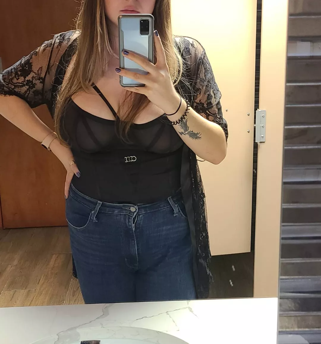 500 karma and ill do face reveal😋😋