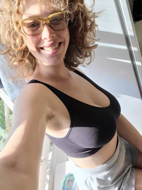 A lil peek-a-boo from my armpit hehe