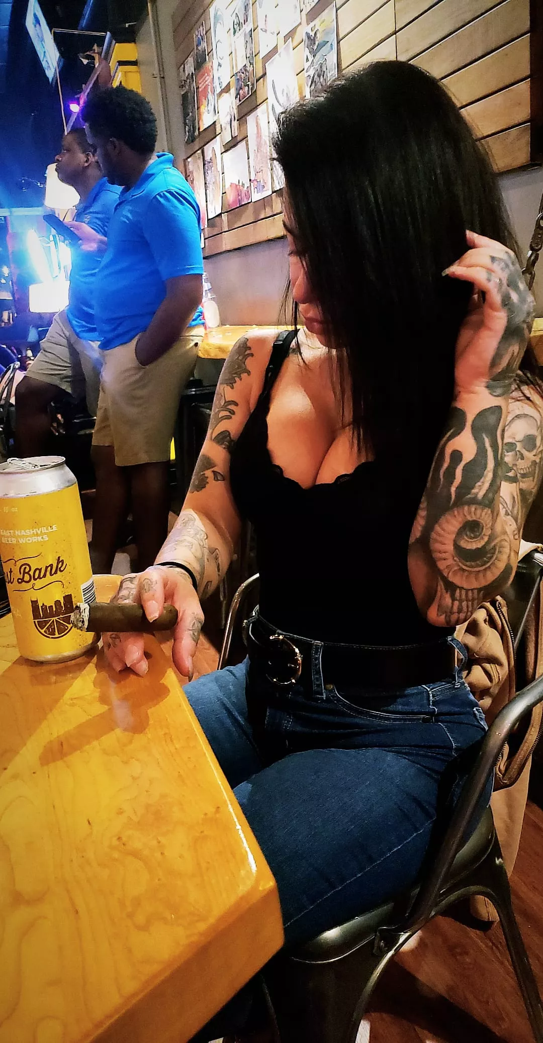 A little New Years Eve cigar. Happy New Years boys🥰