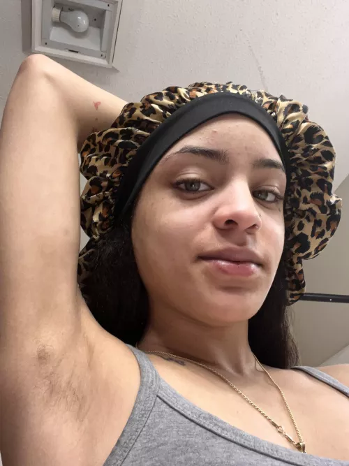 Been letting my cute little armpit hairs grow lol