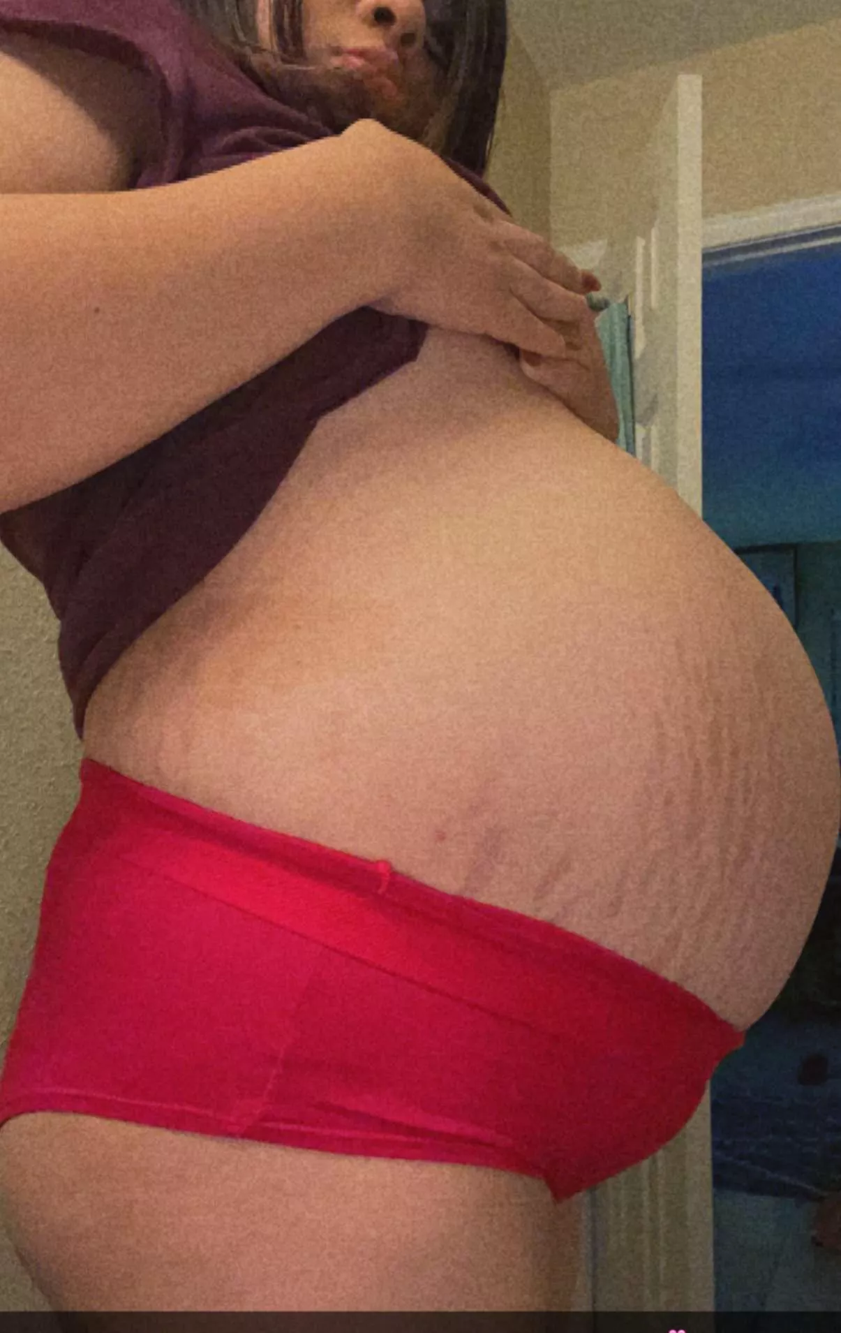 Can I be your New Years kiss? 😘🤰🏻