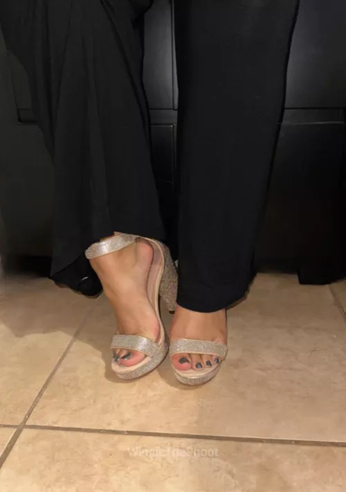 Come ring in the new year with these feet 🎉🪩