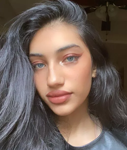 dm me who wants see my girl dick