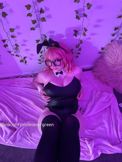 Does this bunny girl get head pats ☺️