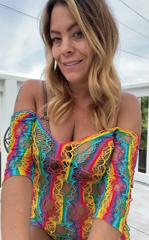 I'm still hungover. I'm horny. Happy new year from this 43yo MILF :)