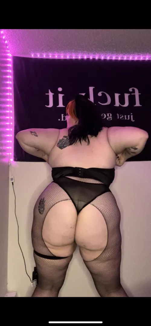 just a naughty cat who needs punished