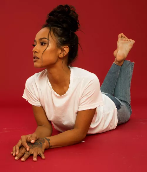 Karrueche Tran _ celebrity feet in the pose