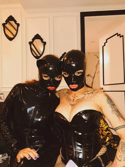 Last shoot of 2022 and my first collab! Shiny New Year everyone!