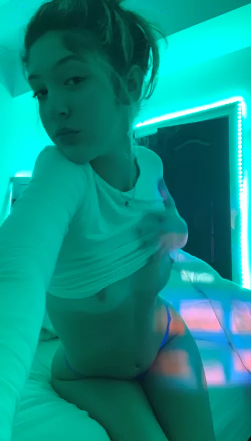 Looking for trouble and I'm barely 18😈