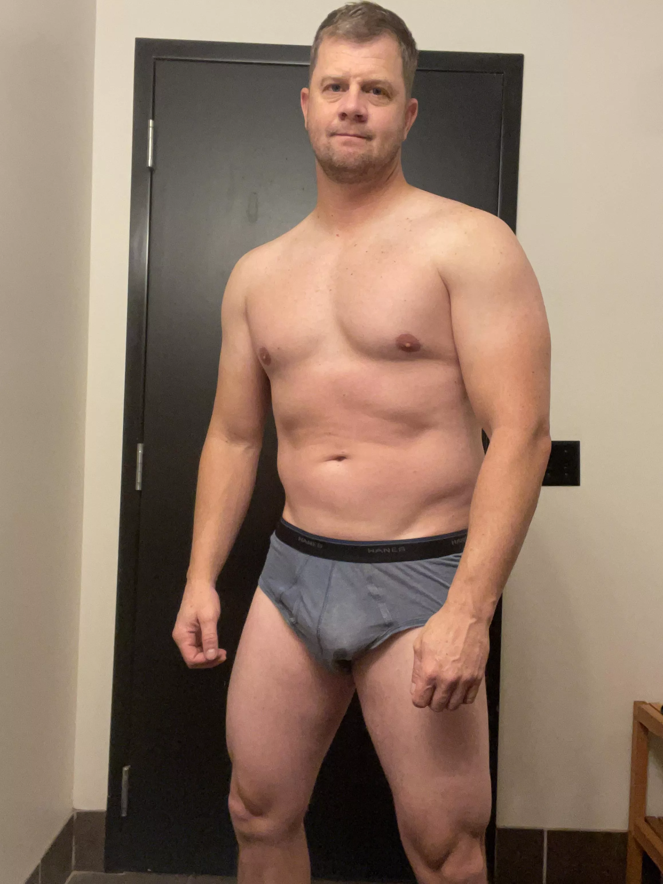 M43. Alone at the gym. Wish someone could touch me.