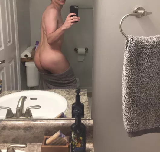 Never trust a big butt and a smile 😜