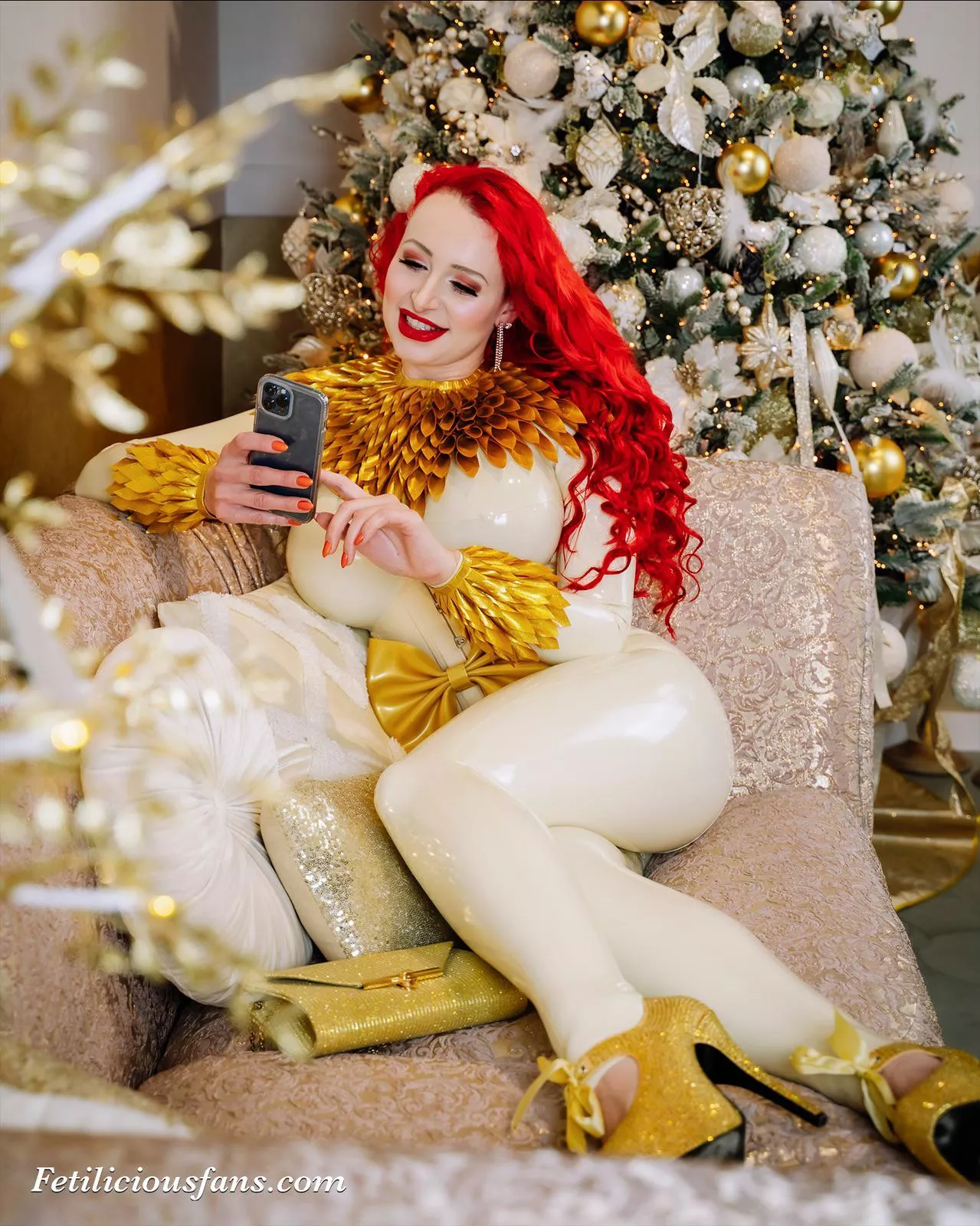 Sending my best wishes for the new year! 🥰 Much love! 💋